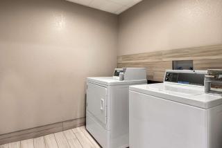 SureStay Plus Hotel by Best Western Tulsa East - Tulsa - 2