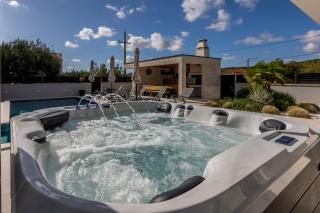 Luxury Villa Diana with heated pool and jacuzzi - Dograde - 4