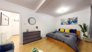 Spacious Duplex Apartment - London - 6
