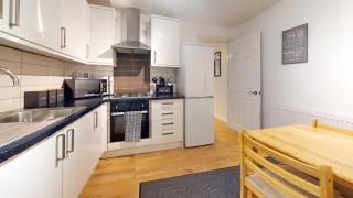 Spacious Duplex Apartment - London - 1