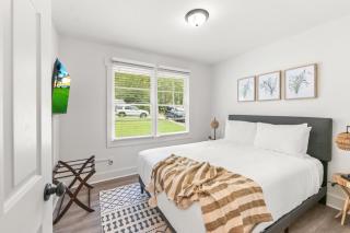 Sanctuary on Sherwood with a Backyard Oasis! - Athens - 9