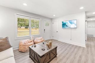 Sanctuary on Sherwood with a Backyard Oasis! - Athens - 4