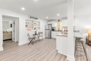 Sanctuary on Sherwood with a Backyard Oasis! - Athens - 2