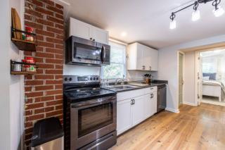 Downtown Bungalow Less than 1 Miles to UGA - Athens - 4