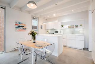 Modern, Bright & Central 1-Bed Downtown Apt close to Rogers Arena - 7