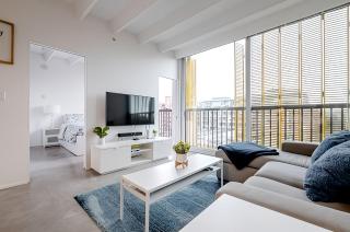 Modern, Bright & Central 1-Bed Downtown Apt close to Rogers Arena - 0