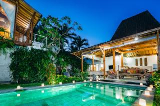 Villa Niri - Beautiful 4BR Teak Joglo Villa in Oberoi Seminyak, A Tranquil Retreat - Seminyak - 0