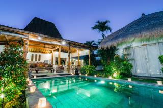 Villa Niri - Beautiful 4BR Teak Joglo Villa in Oberoi Seminyak, A Tranquil Retreat - Seminyak - 8