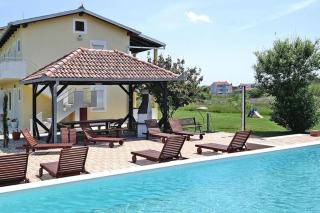 Apartments Lug 2, new and comfortable with pool - Privlaka - 2