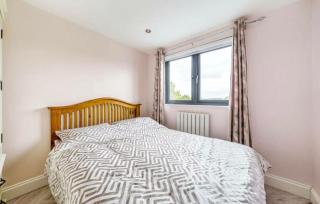 Modern Family Home in Greater London - Pinner - 2