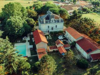villa entière château Lacroix de Civrac 3 ch, 3 sdb, piscine xxl,sauna, 4 étoiles,7 pers - 4