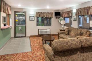 Super 8 by Wyndham Rock Springs - Rock Springs - 9