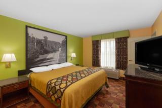 Super 8 by Wyndham Lake of the Ozarks - Eldon - 4