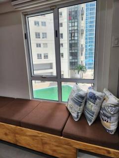 BGC Rustic-Themed Loft w/ Pool View 200MBPS - Manila - 5