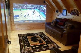 Family Memories - Luxurious Cabin w/ Theater Room - 4