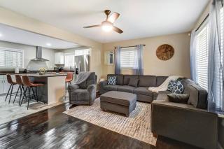 Charlotte Charm Haven with Outdoor TV - Charlotte - 9