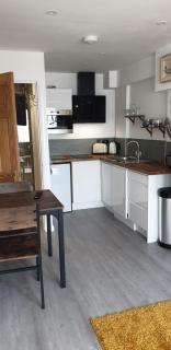 Tiny home whole flat beach cabin - Southwick - 9