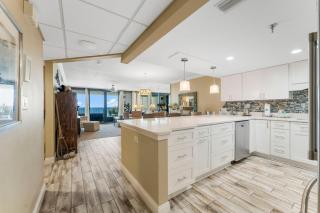 Stunning 2/2 Designer Condo w Coastal Appeal Right on the Gulf! - Panama City Beach - 6