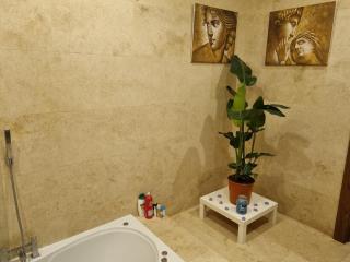 Rossmore House - 3