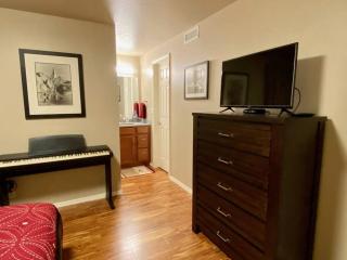 Hidden Gem in SE Boise with hot tub and wood burning fireplace - Boise - 9