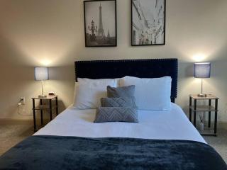 Lux 2/2 with Resort Amenities - Houston - 8