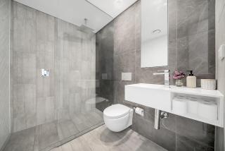 Stylish 2BR Top-Level Unit with Lift near Bondi Beach - Sydney - 4
