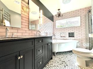 2 BR 2 BA - Eco House and Garden Vacation Retreat and Remote Workspace for Families, Couples and Solo Travelers in Coveted Culver - Culver City - 3