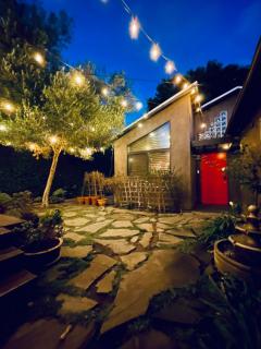 2 BR 2 BA - Eco House and Garden Vacation Retreat and Remote Workspace for Families, Couples and Solo Travelers in Coveted Culver - Culver City - 7
