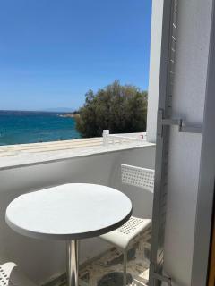 Fisilanis Beachfront Hotel - Logaras - 7