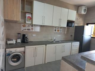 Modern, fully equipped 1-bed Apt - Oyibi - 7