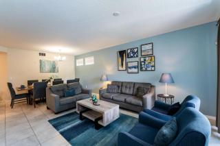 Escape to a Cozy 3-Bedroom Villa with Exclusive Resort Access - 2
