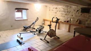 CHALEUREUX COTTAGE, PISCINE PATIO - 1