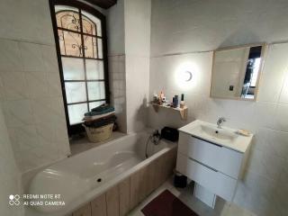 CHALEUREUX COTTAGE, PISCINE PATIO - 8