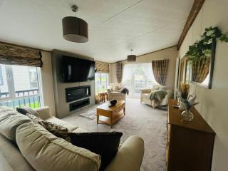 Fountain View Lodge with Hot Tub - York - 5
