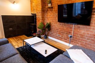 VIP - 2 BR Grade 2 Luxury Industrial House with Log Burning FIRE & electric blinds in the Heart of the JQ - Birmingham - 4