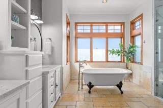 Luxurious Lake Park House: Sleeps 25, Pool, Hot-Tub, Firepit and Game Room! - Dripping Springs - 9