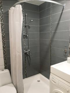 New! Cozy Apartment with Free guarded parking - Riga - 2