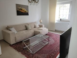 Stilvoll eingerichtete Altbauwohnung - 7