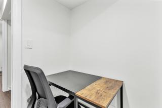 Modern 1 Bedroom + Den in Cambridge - 4