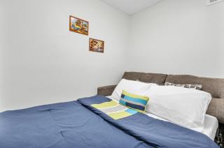 Modern 1 Bedroom + Den in Cambridge - Cambridge - 2
