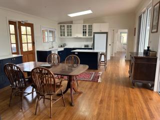 Summit House Armidale - 2 or 4 Bedrooms - Armidale - 2