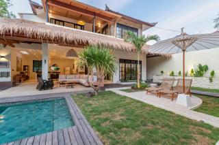 Villa Jodoh - Exciting Chic 4BR Stylish Villa Near Seminyak, Perfect for a Trendy Getaway - Kerobokan - 5