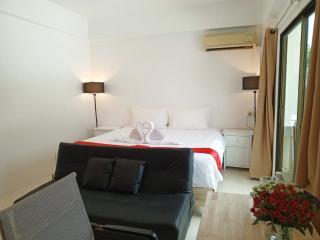 Holiday House Kata & Karon Phuket Hotel - 9