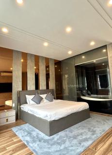 Khánh Nguyễn Luxury Apartment, balcony street view, large bathtub - Ho Chi Minh - 3