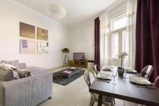 Designer Dream Home with Balcony at Vaci Street - Budapest - 4