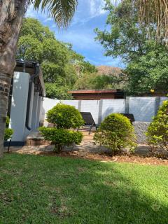Bridgelamour Guest House - Hartbeespoort - 5