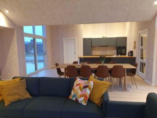 Lovely, New-Built Cottage Near Sea - 3