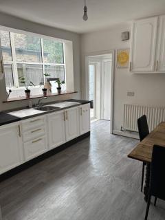 Balham, South London Spacious Guest House 5, 6 rooms available - Londra - 2