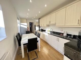 Lovely 5 Bed house in Medway sleeps 12 - 8