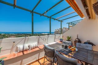 Elegant 2 BDRM Penthouse with BBQ and Pools - Marbella - 4